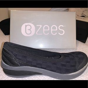 Slip on black sneaker